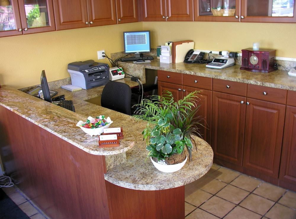 Away Inn Lauderdale-by-the-Sea Екстер'єр фото