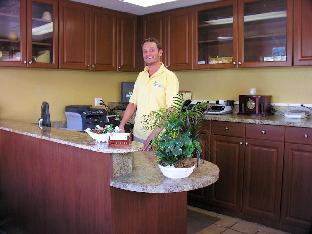 Away Inn Lauderdale-by-the-Sea Екстер'єр фото