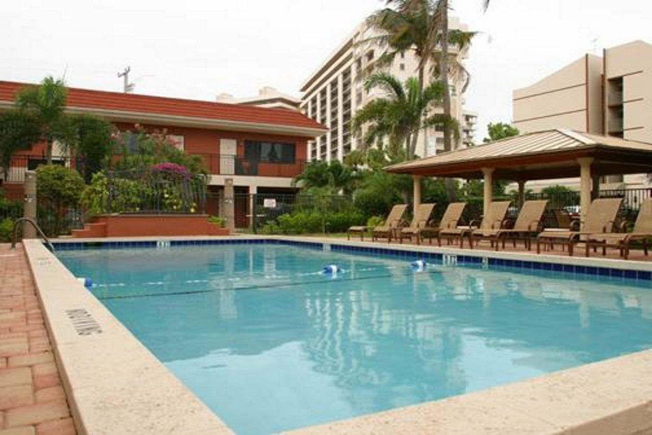 Away Inn Lauderdale-by-the-Sea Екстер'єр фото
